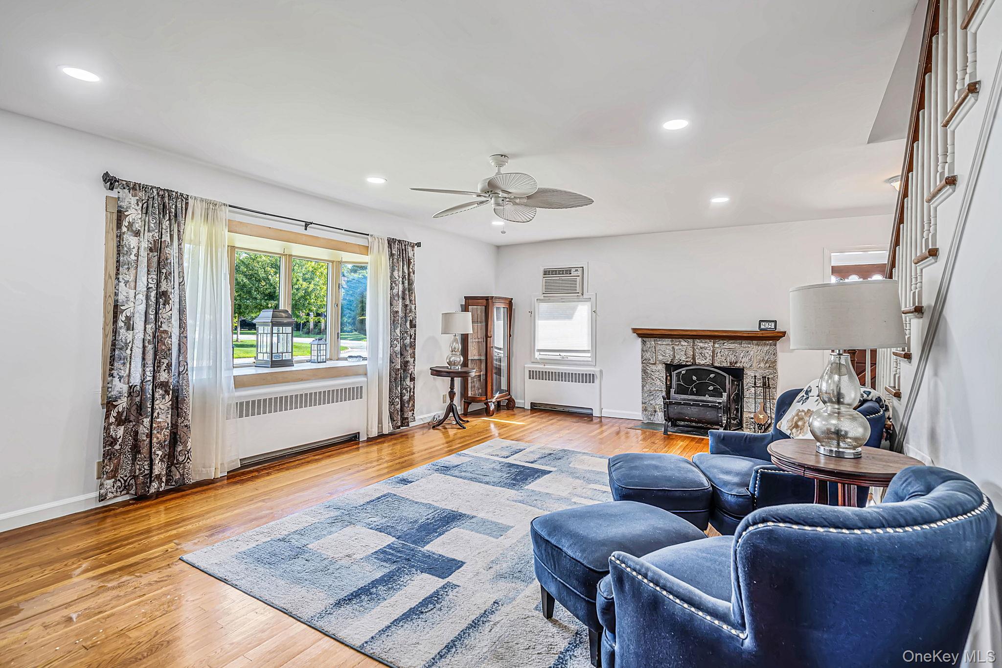 49 Seafield Ln, Bay Shore, NY 11706 photo
