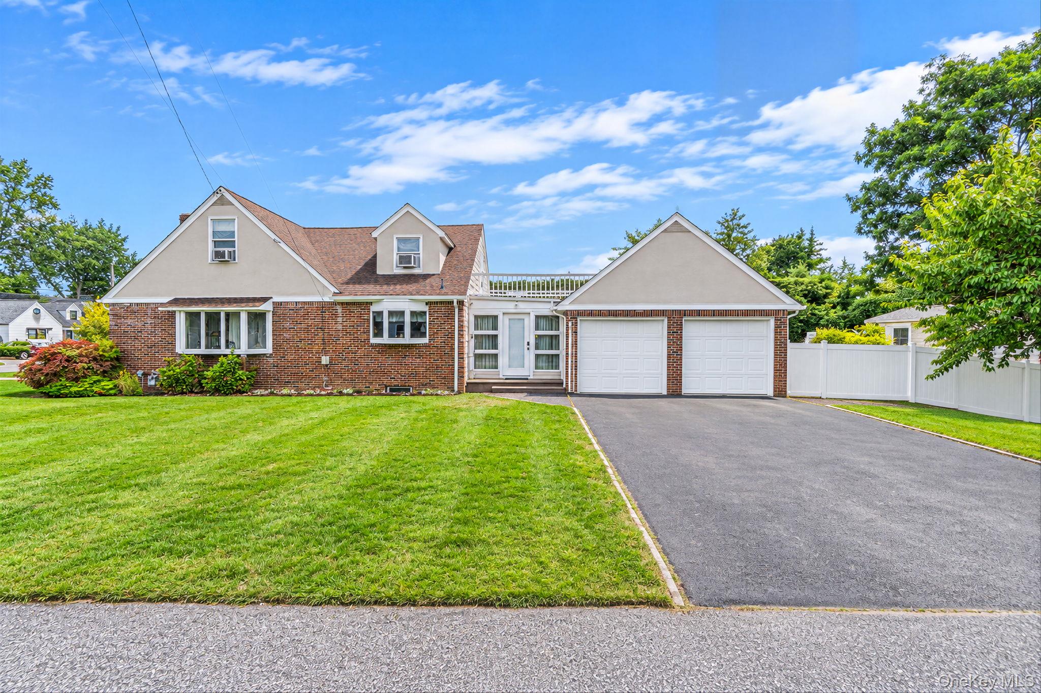 49 Seafield Ln, Bay Shore, NY 11706 photo