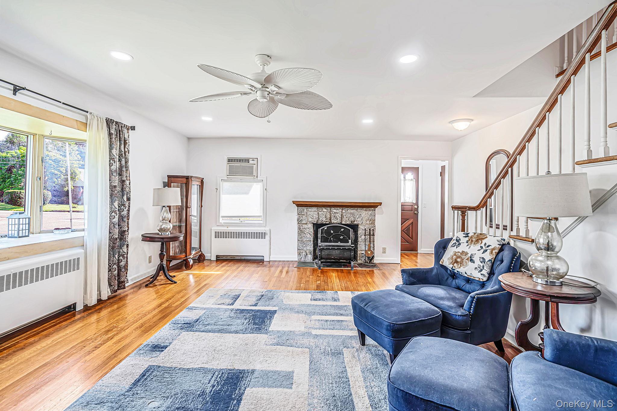 49 Seafield Ln, Bay Shore, NY 11706 photo