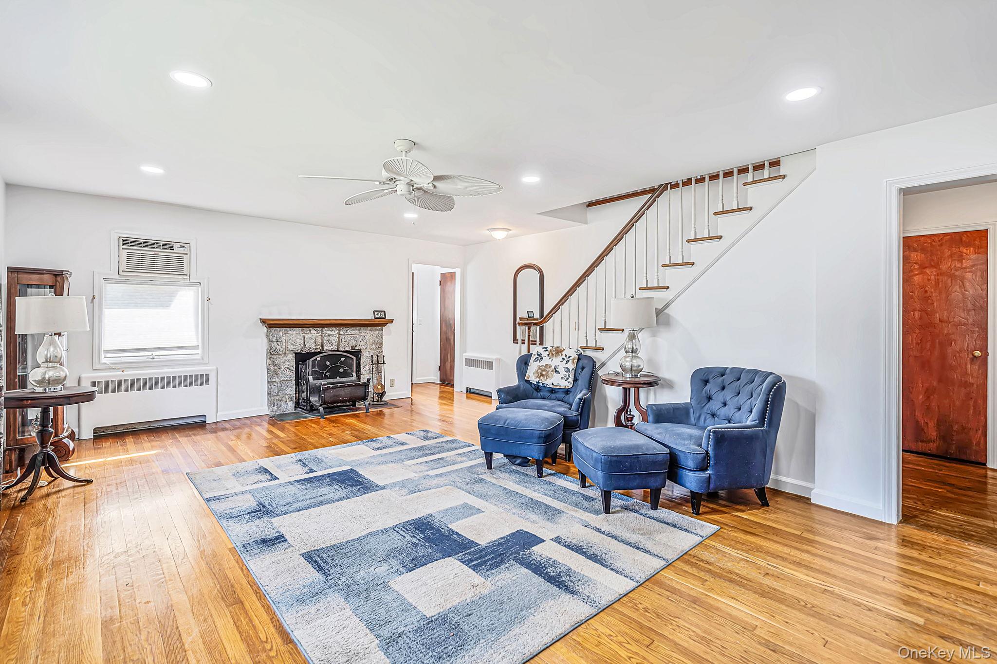 49 Seafield Ln, Bay Shore, NY 11706 photo