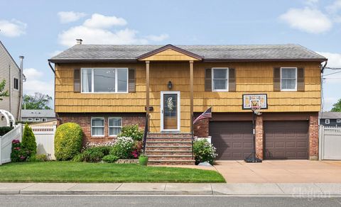 Single Family Residence in Baldwin NY 3408 Parkway Drive.jpg