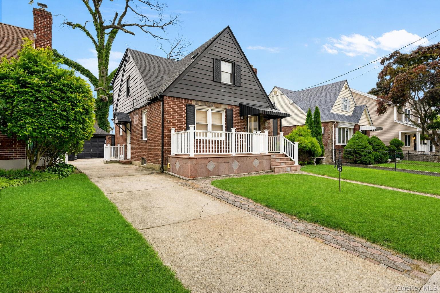 169 Rintin St, Franklin Square, NY 11010