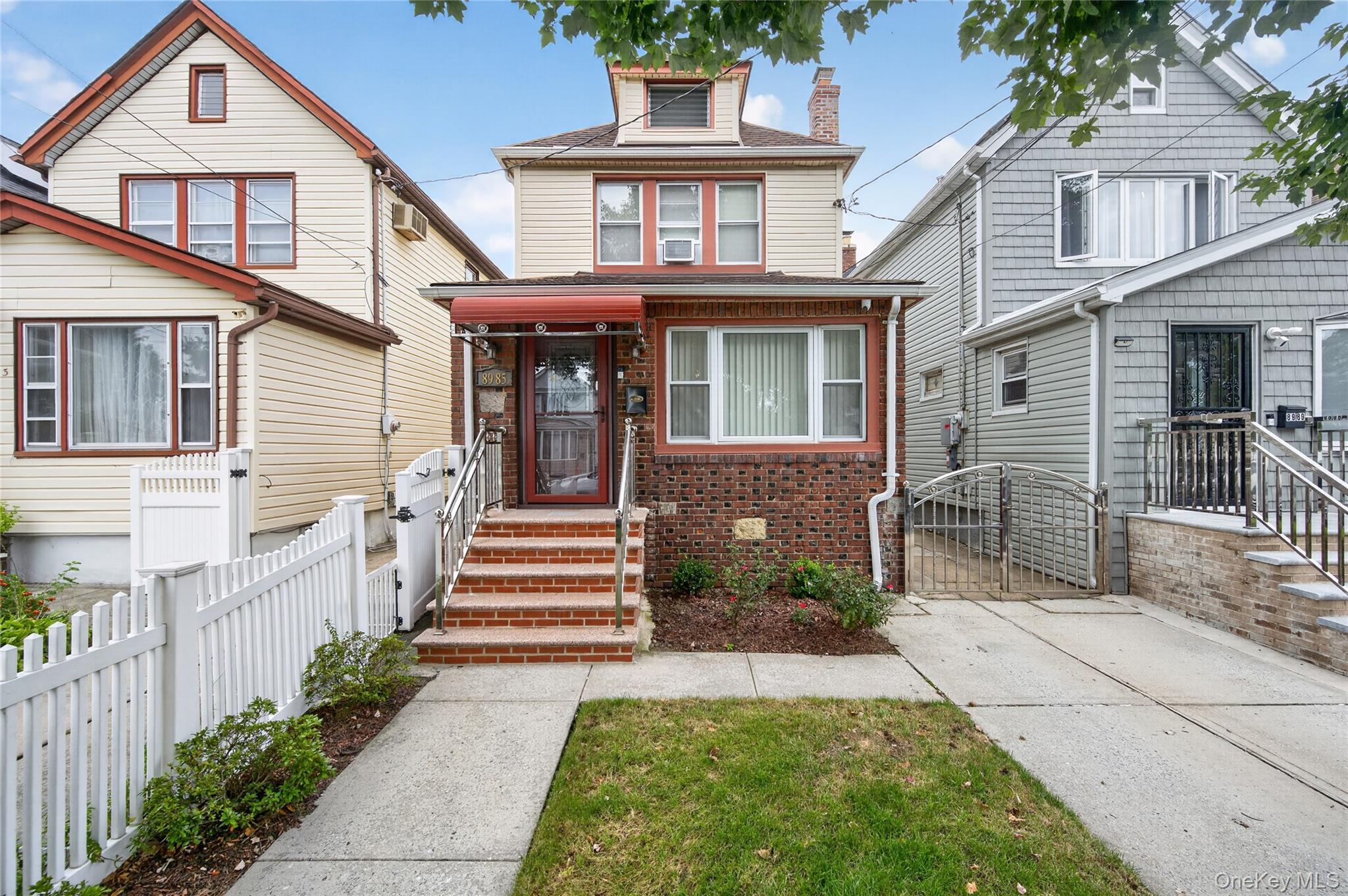 89 85 219th St, Queens Village, NY 11427