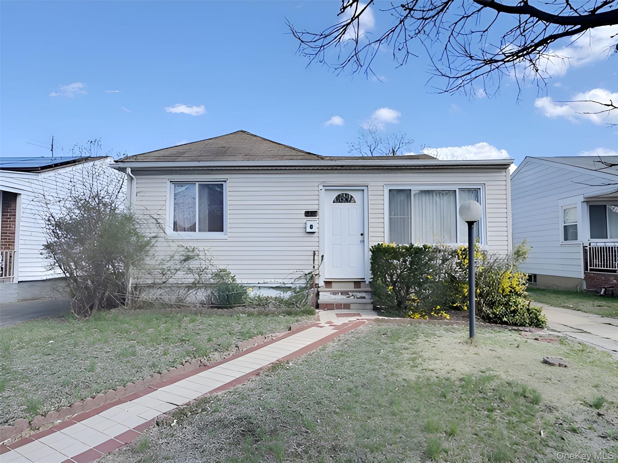 12137 237th St, Rosedale, NY 11422