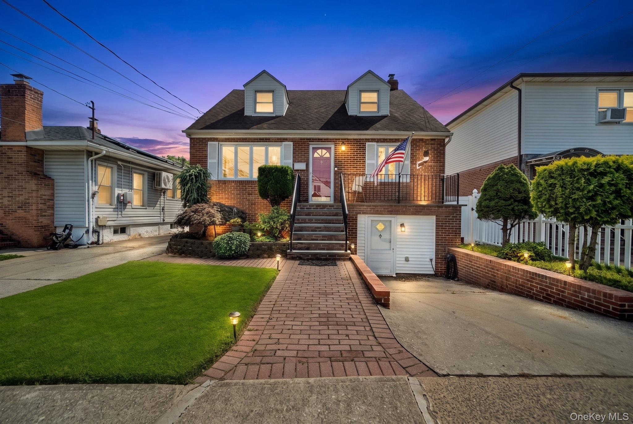 262 8 86th Ave, Floral Park, NY 11001