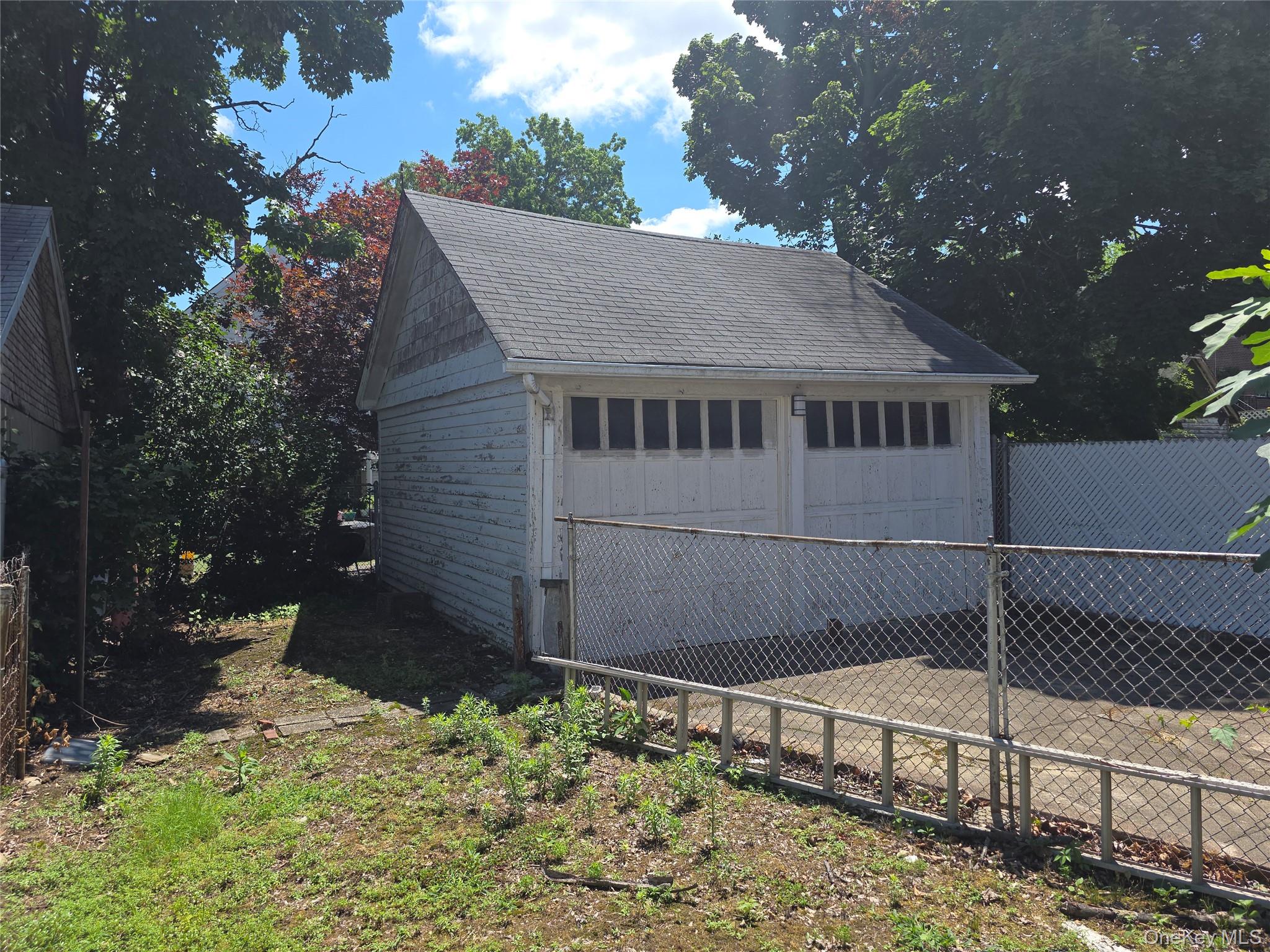 5933 159th St, Fresh Meadows, NY 11365 photo