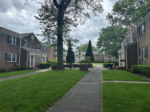 Stock Cooperative in Oakland Gardens NY 224-43A 64th Avenue #43A/545.jpg