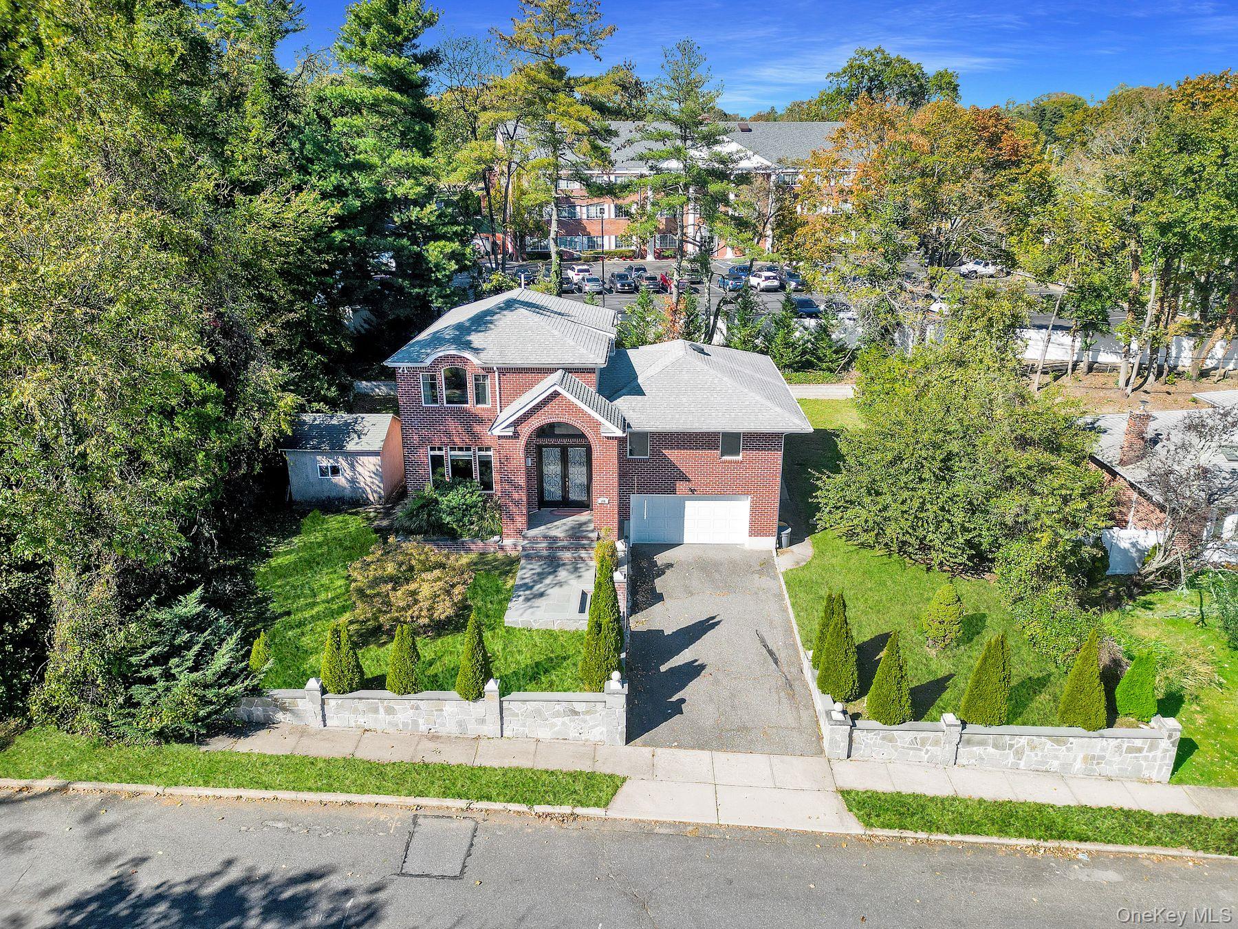 300 Ellen Pl, Jericho, NY 11753