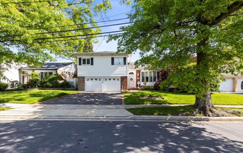 Single Family Residence in Baldwin Harbor NY 757 Bonnie Drive.jpg