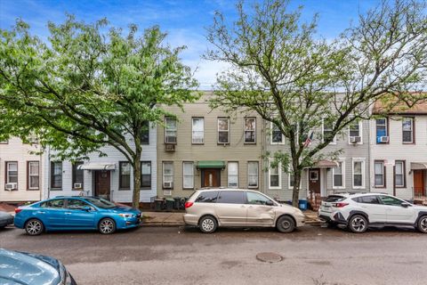 Quadruplex in Glendale NY 7158 69th Place.jpg