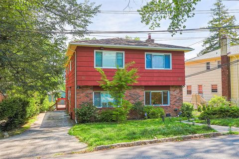 Single Family Residence in Great Neck NY 15 Linden Street.jpg