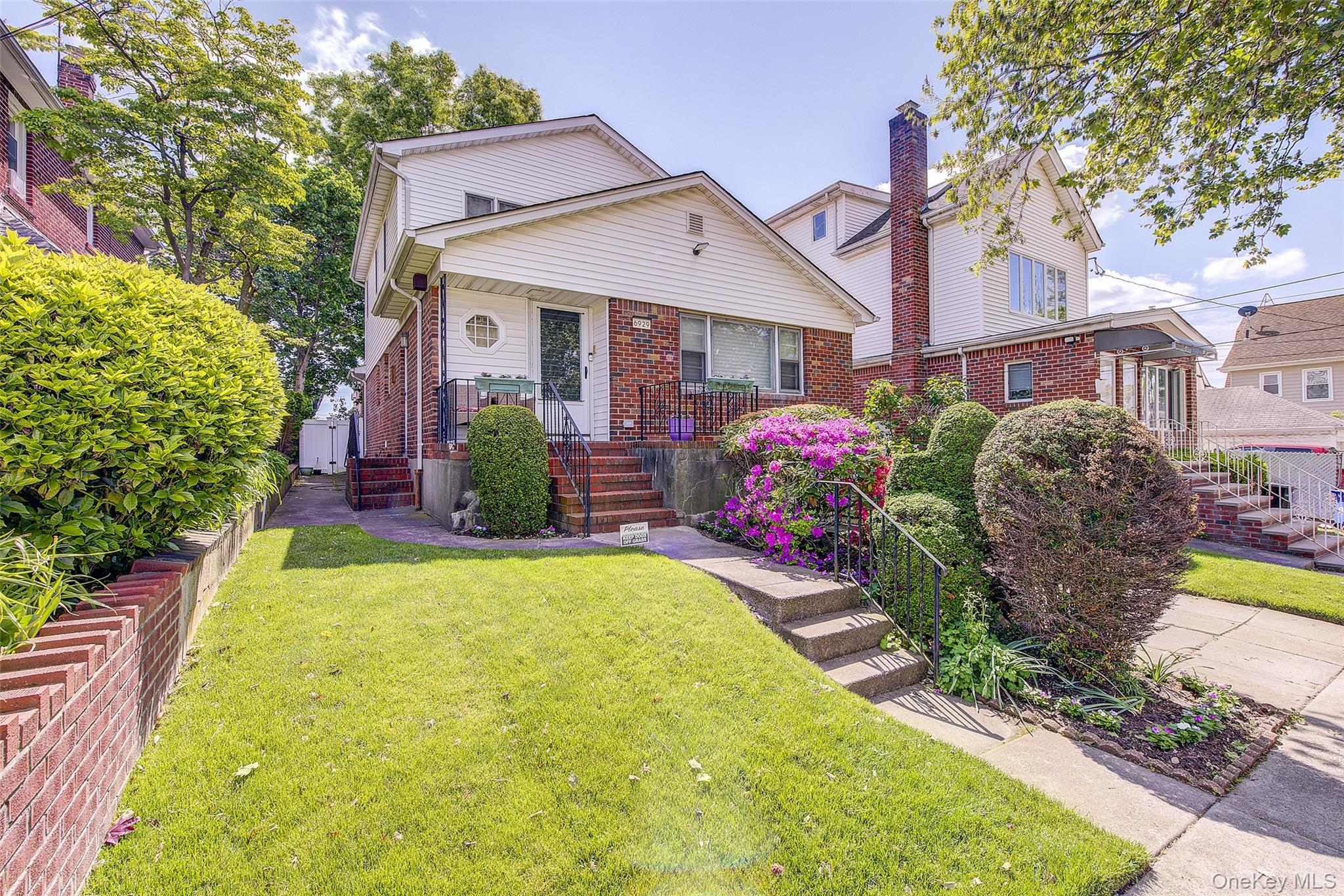69 29 166th St, Fresh Meadows, NY 11365