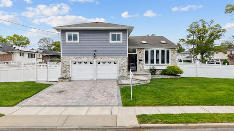 Single Family Residence in Baldwin Harbor NY 3161 Grand Avenue.jpg