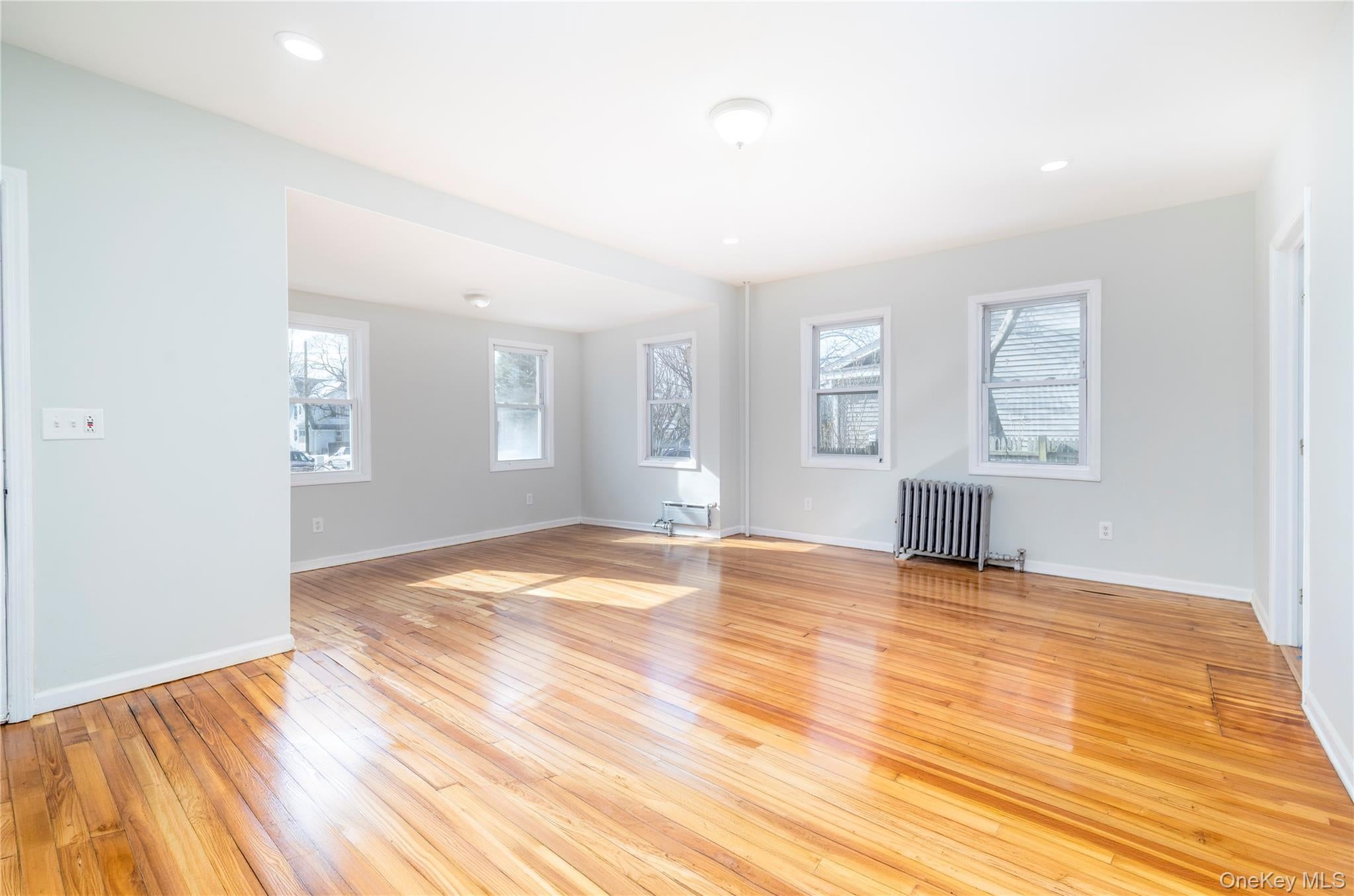 101 Harris Ave, Freeport, NY 11520 photo