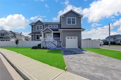 Single Family Residence in Oceanside NY 2941 Moreland Avenue.jpg