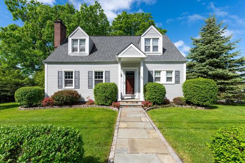 Single Family Residence in Yorktown Heights NY 1711 Central Street.jpg