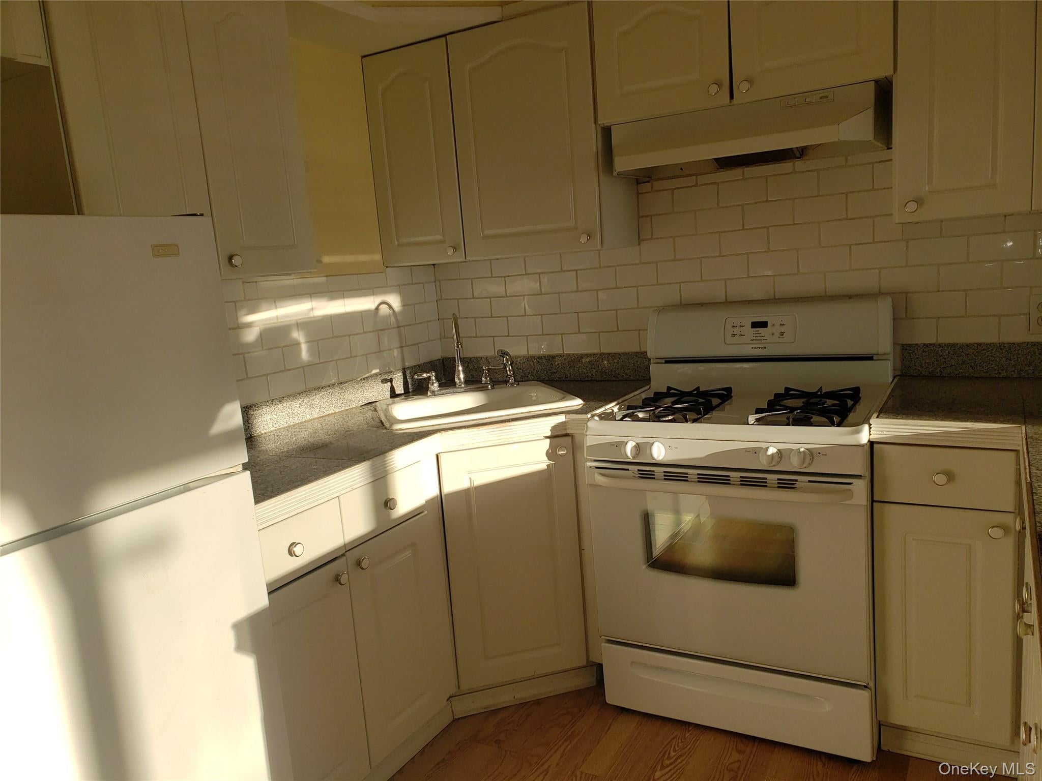 204 Beach 102 St, Rockaway Park, NY 11694 photo