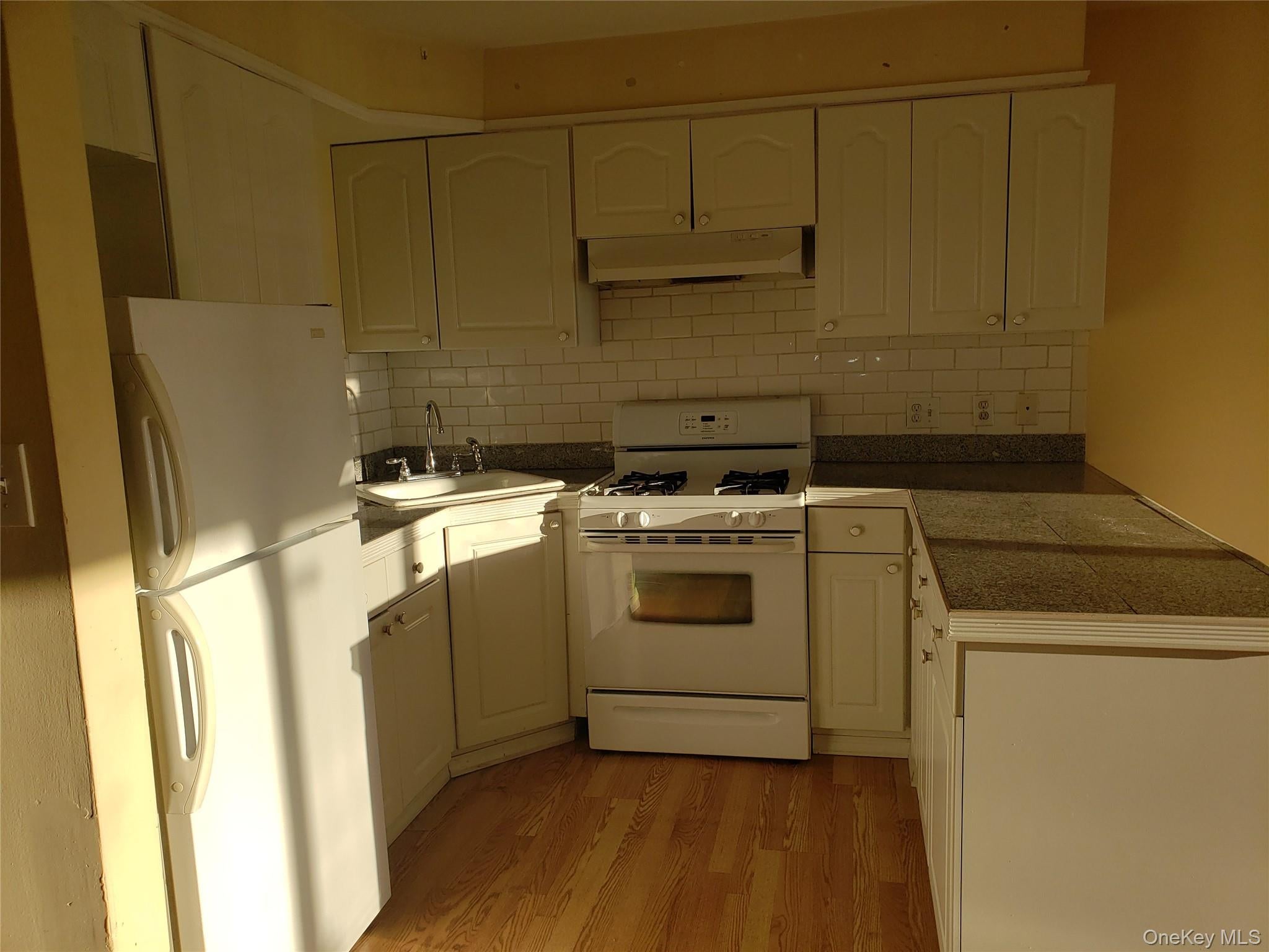 204 Beach 102 St, Rockaway Park, NY 11694 photo