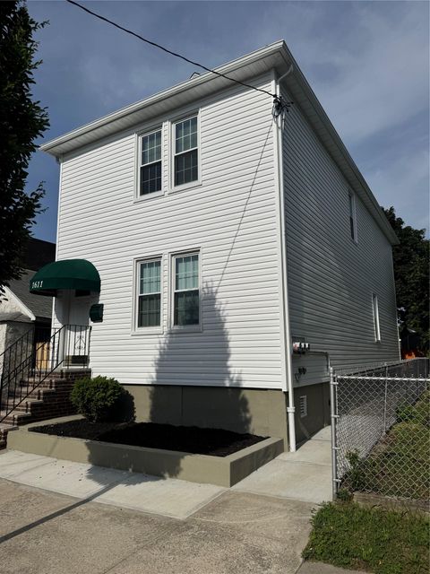 Duplex in Bronx NY 1611 Research Avenue.jpg