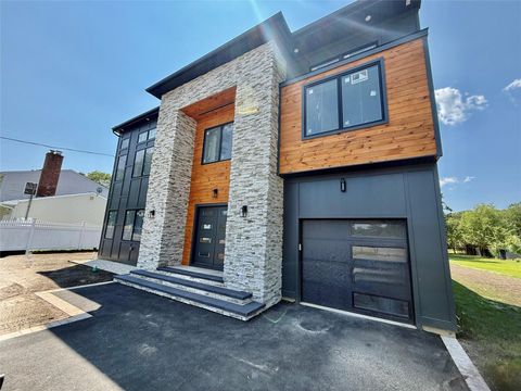 Single Family Residence in Patchogue NY 26 Tremont Avenue.jpg