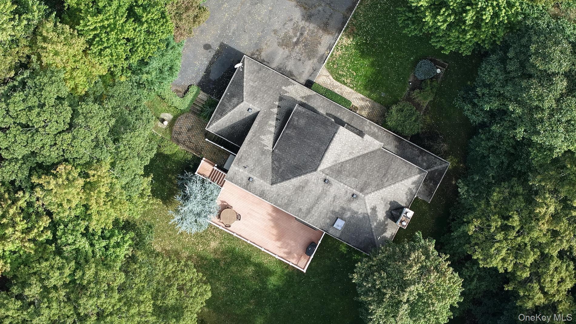 230 W Woodland Dr, Wading River, NY 11792 photo