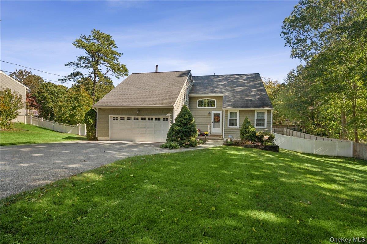 413 Hewlett Ave, Patchogue, NY 11772