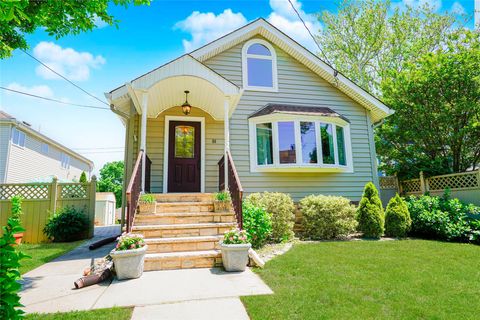 Single Family Residence in Staten Island NY 39 Summit Avenue.jpg