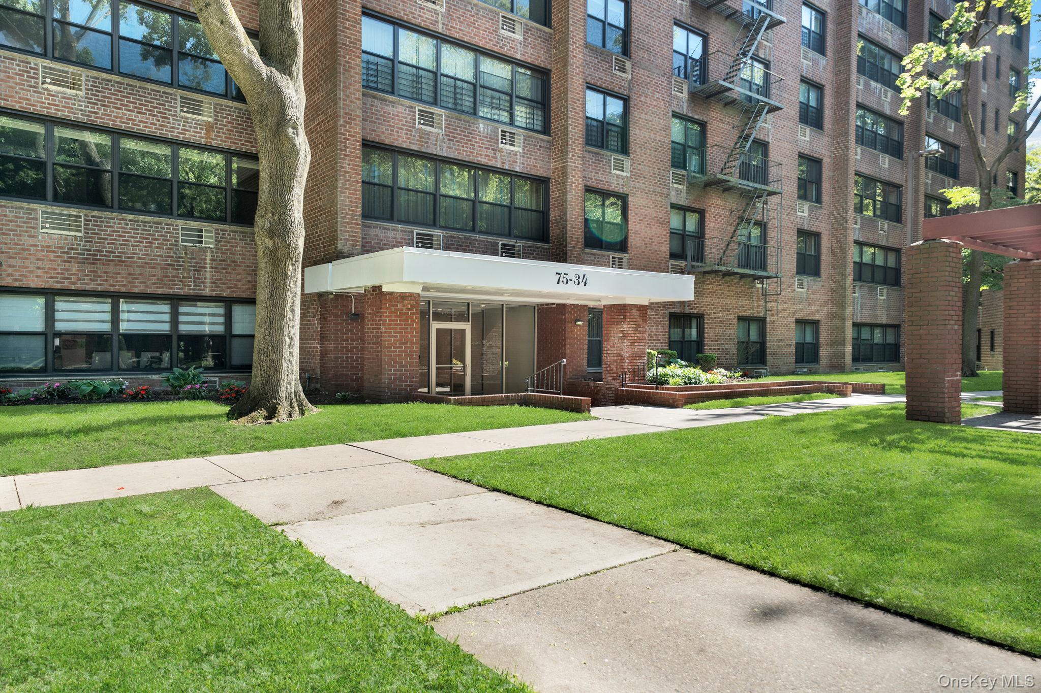 75 34 Bell Blvd #1 E, Oakland Gardens, NY 11364 photo