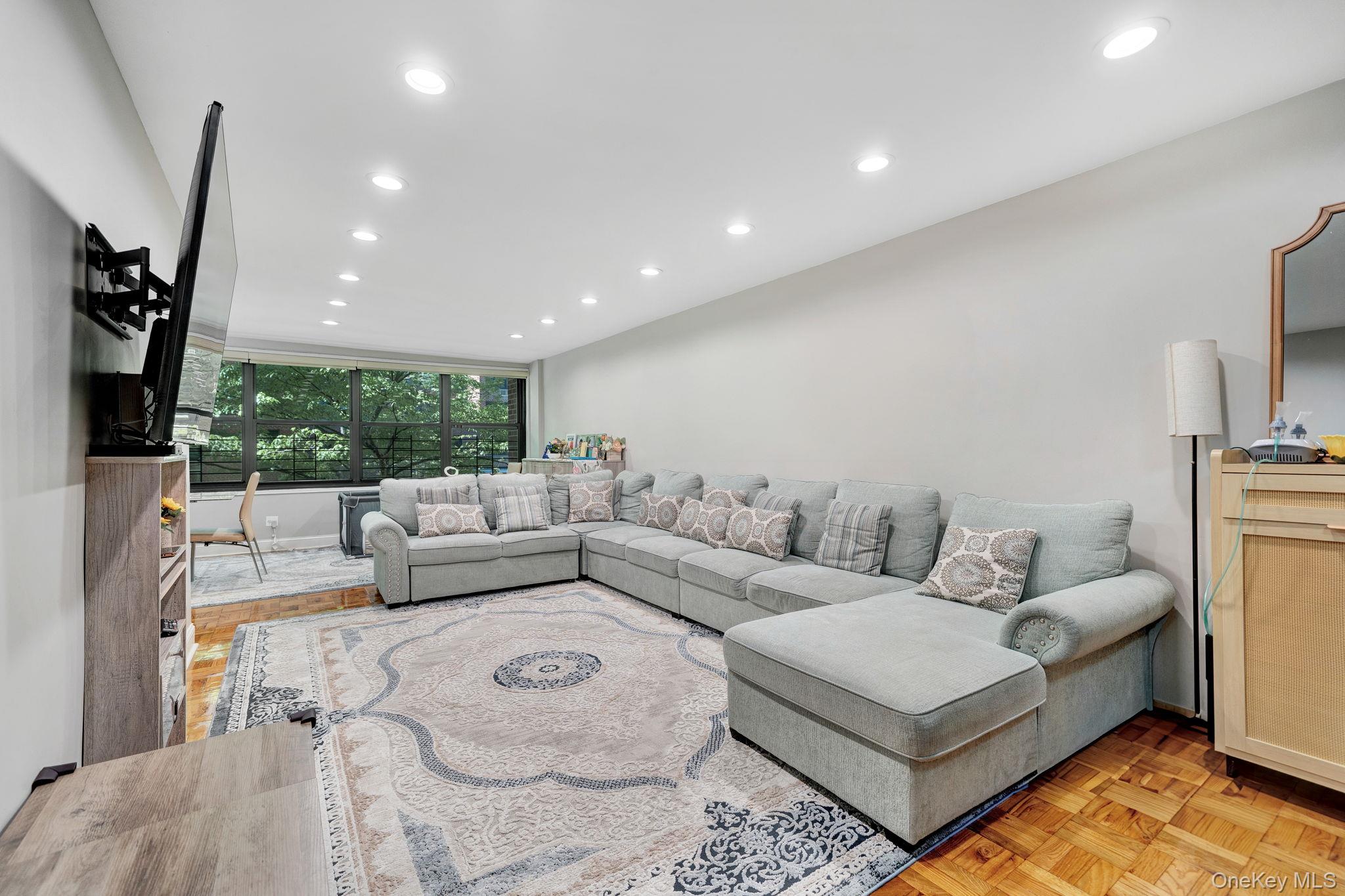 75 34 Bell Blvd #1 E, Oakland Gardens, NY 11364 photo