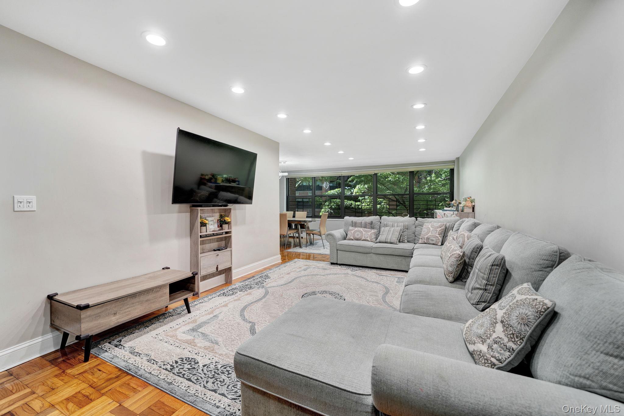 75 34 Bell Blvd #1 E, Oakland Gardens, NY 11364 photo