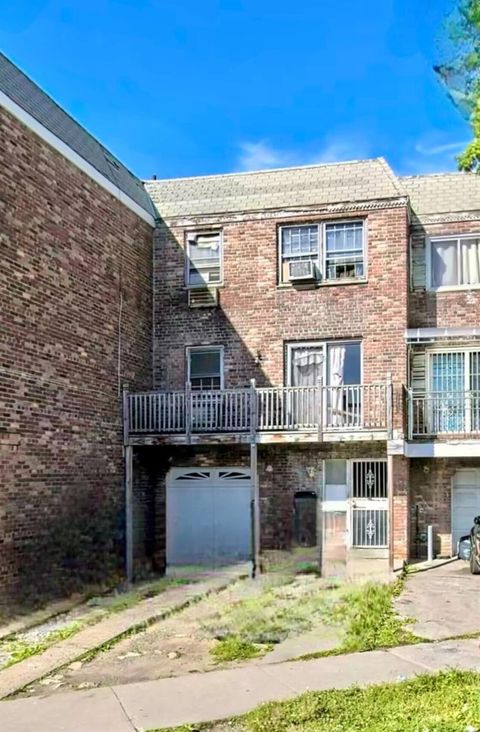 Townhouse in Flushing NY 42-95 Crommelin Street.jpg