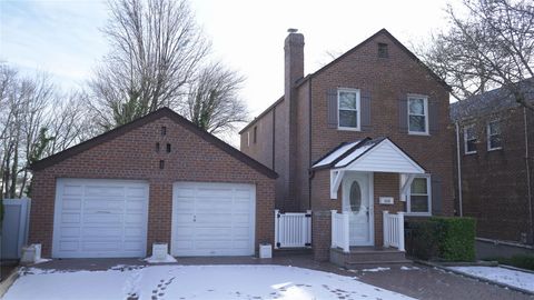 Single Family Residence in Bronx NY 1310 Kearney Avenue.jpg