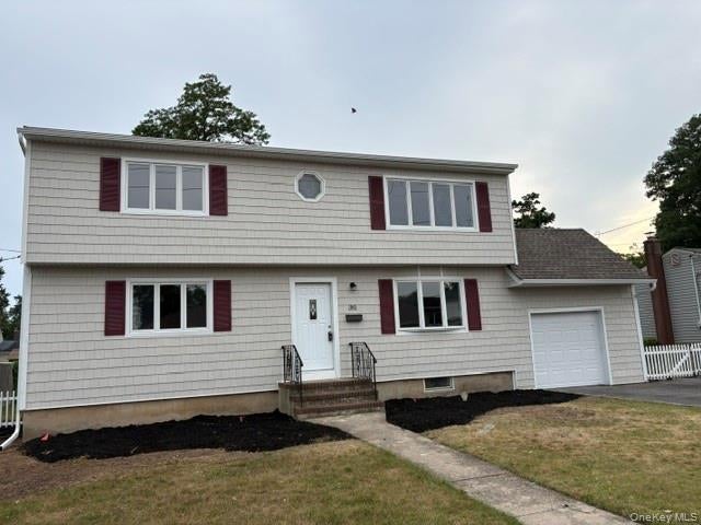 381 Clinton Ave, Lindenhurst, NY 11757