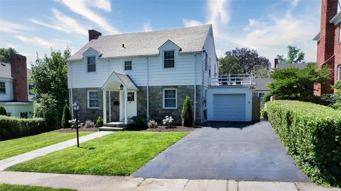 Single Family Residence in Yonkers NY 32 Biltmore Avenue.jpg