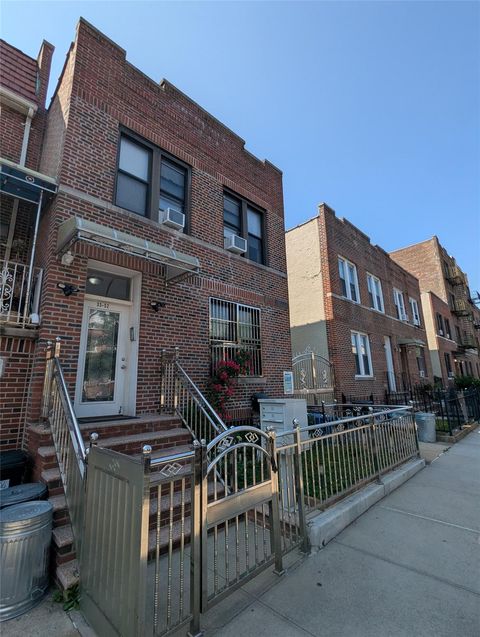 Quadruplex in Astoria NY 3352 29th Street.jpg