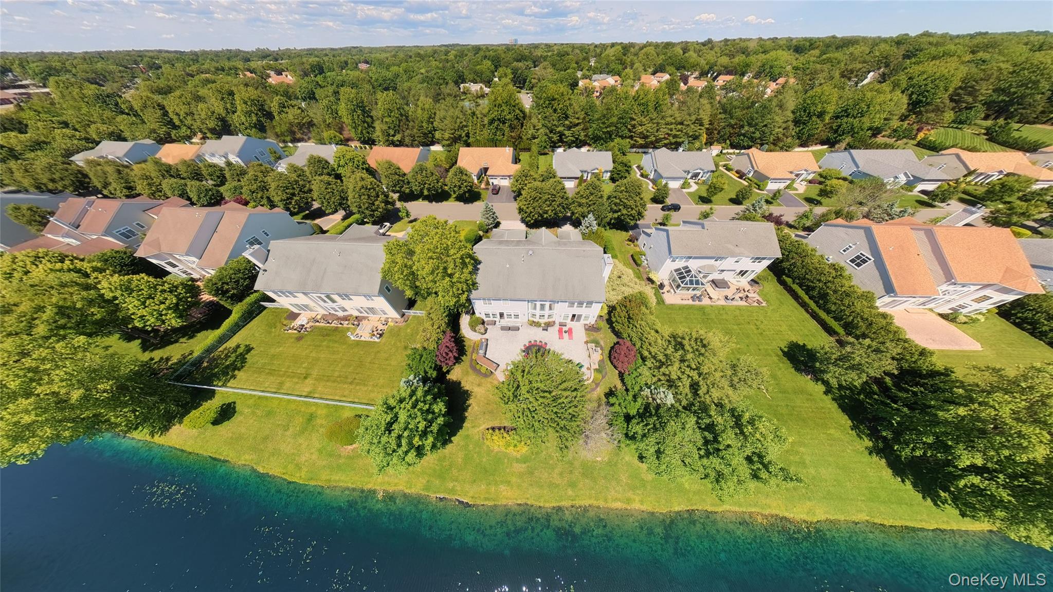 38 Hamlet Woods Dr, Saint James, NY 11780 photo