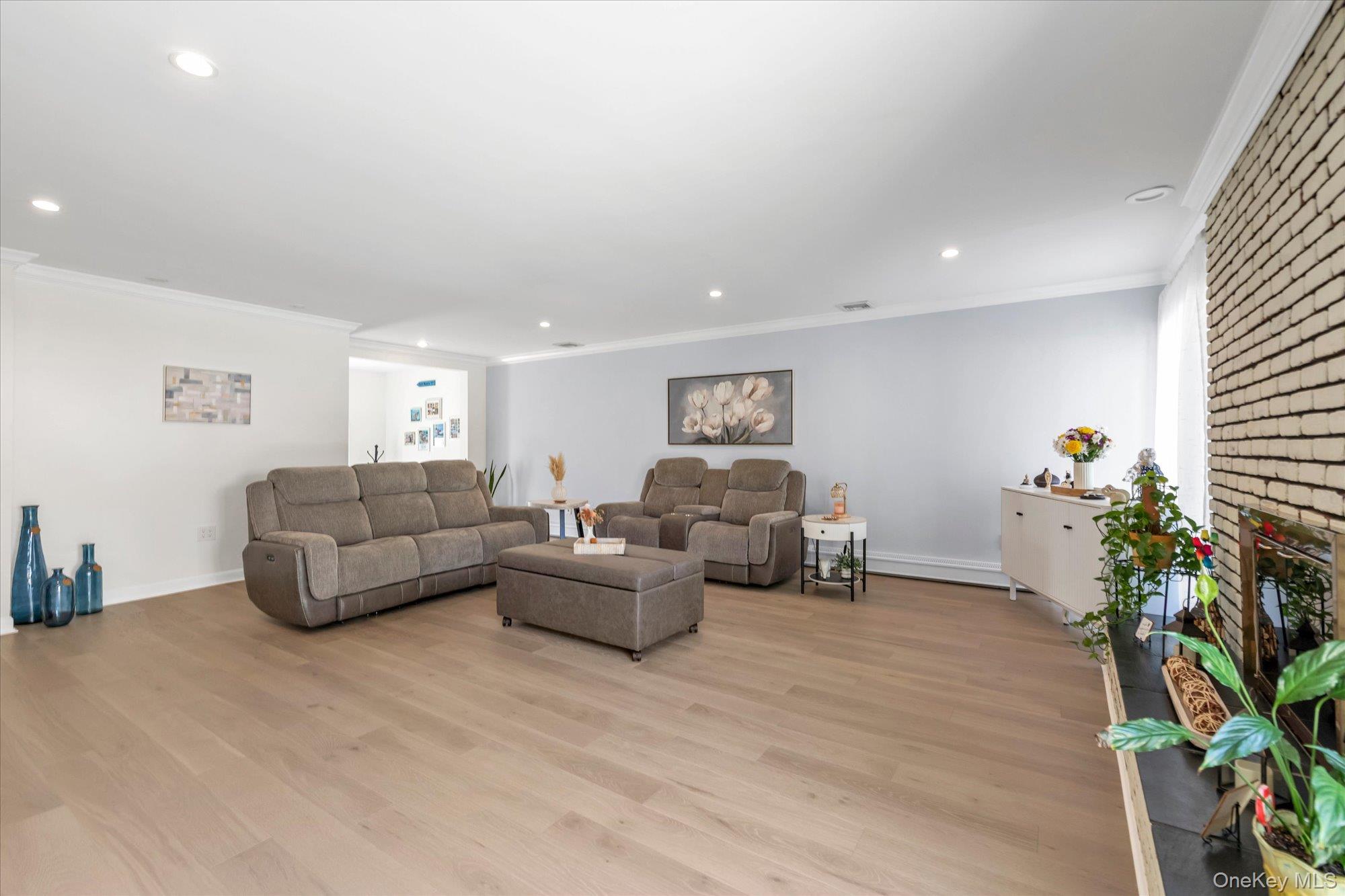 529 Grant Ave, West Hempstead, NY 11552 photo