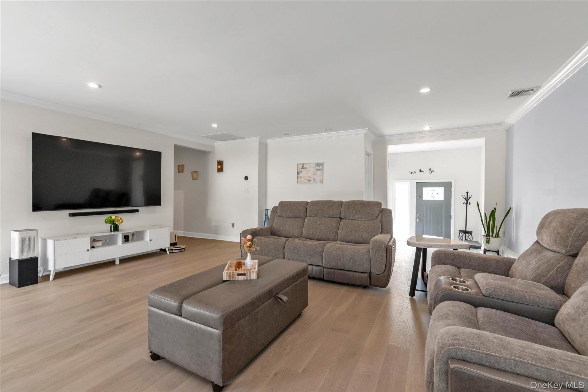 529 Grant Ave, West Hempstead, NY 11552 photo