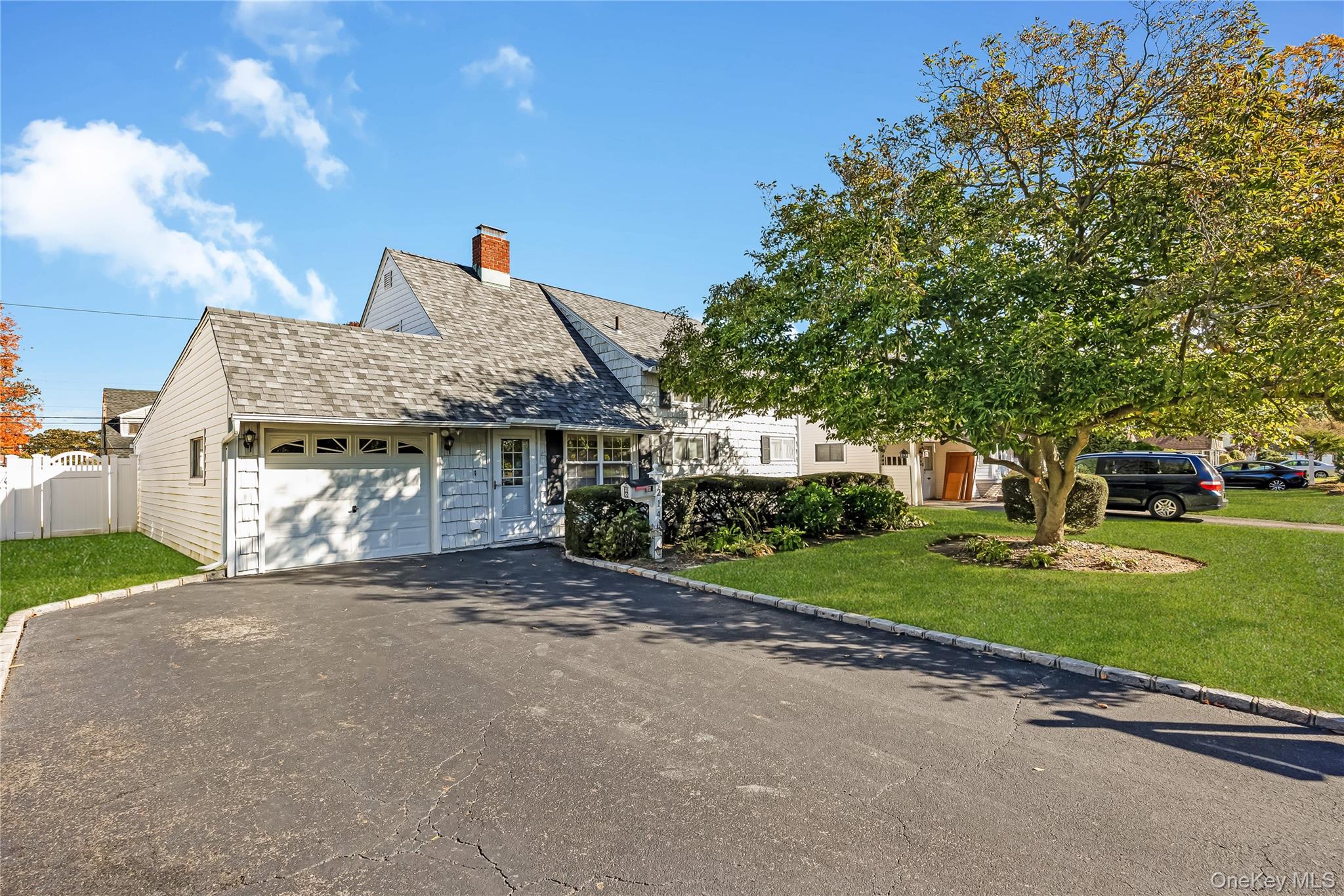 2149 Salisbury Park Dr, Westbury, NY 11590