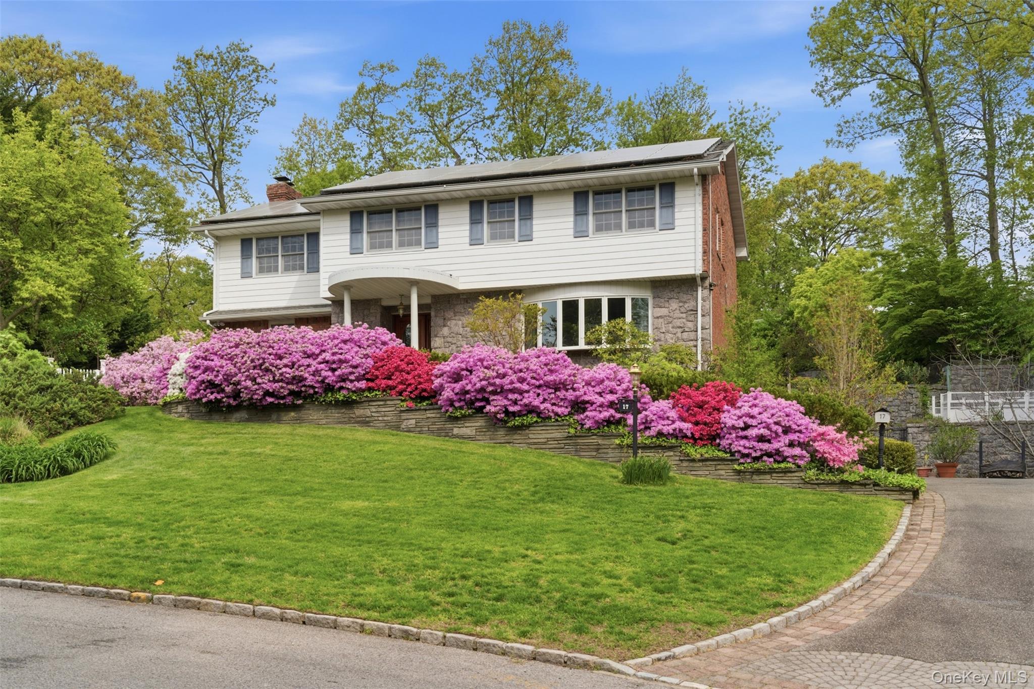 17 Holden Ln, Bayville, NY 11709 photo