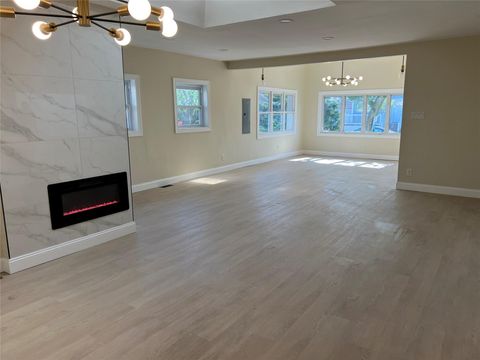 Single Family Residence in Baldwin Harbor NY 3295 parkway drive Dr.jpg