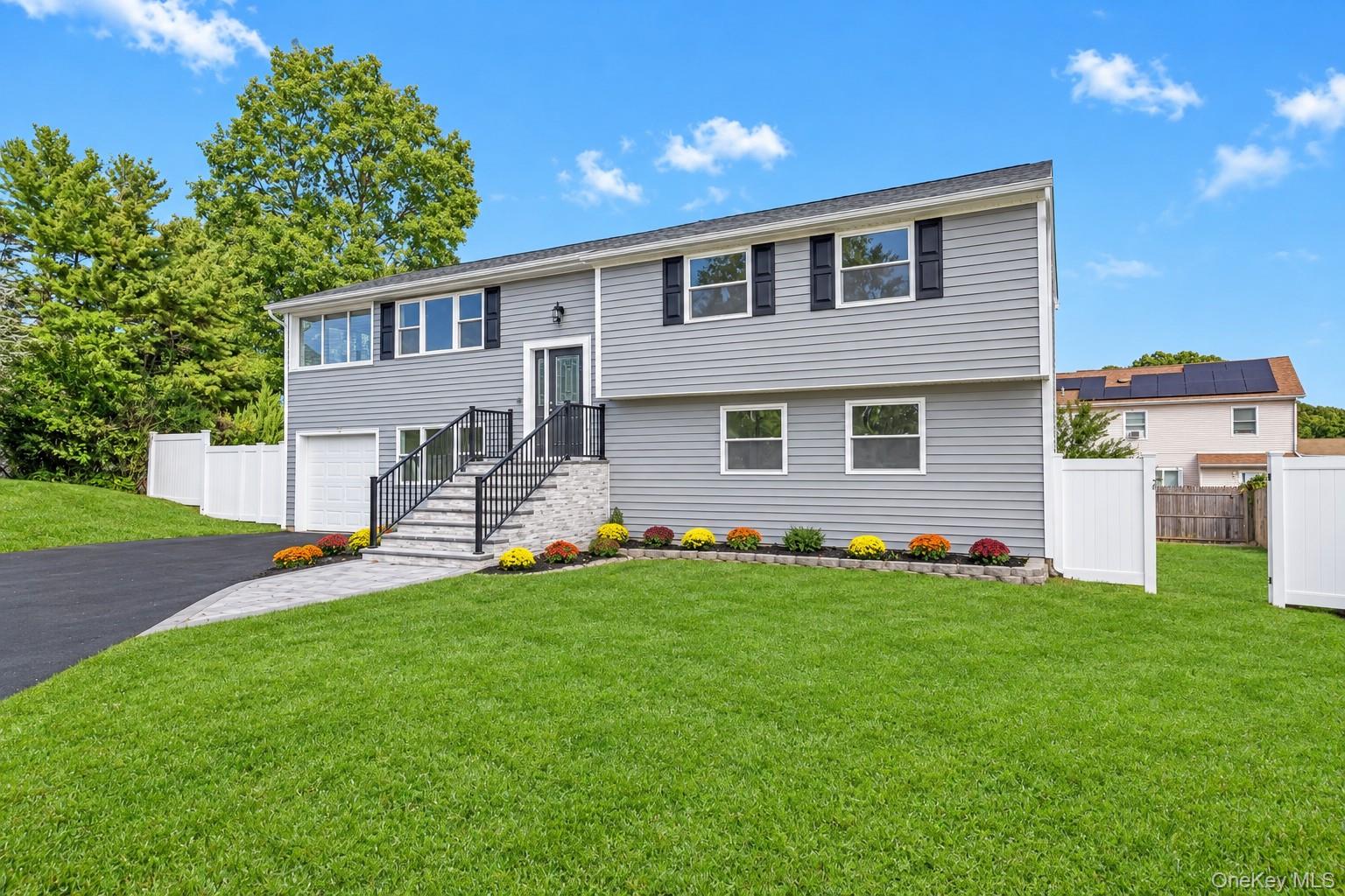 11 Bell Ct, Ronkonkoma, NY 11779 photo