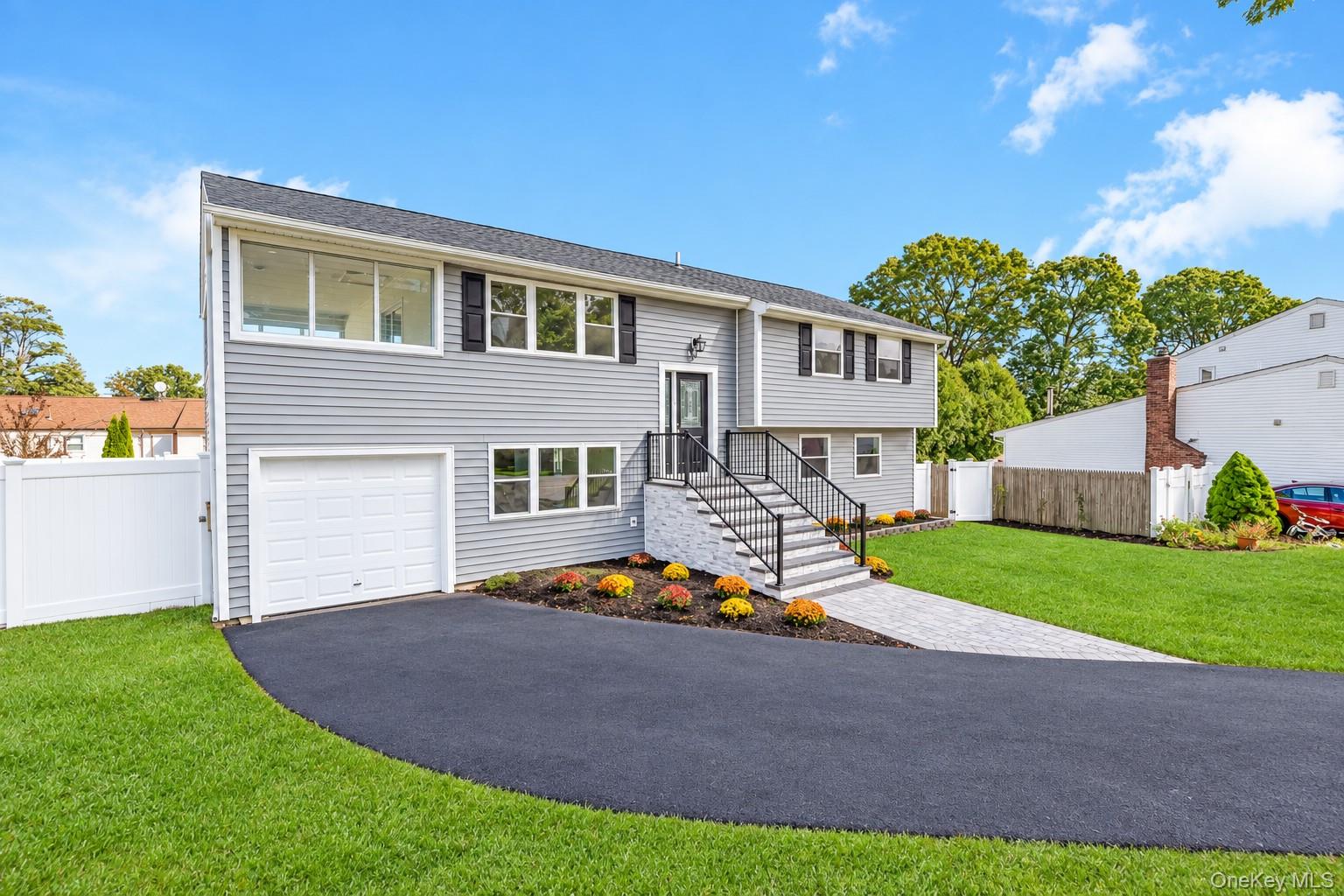 11 Bell Ct, Ronkonkoma, NY 11779 photo