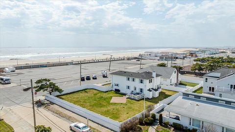 Single Family Residence in Atlantic Beach NY 2000 Ocean Boulevard 3.jpg