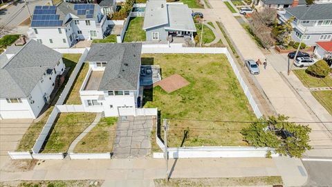 Single Family Residence in Atlantic Beach NY 2000 Ocean Boulevard 1.jpg