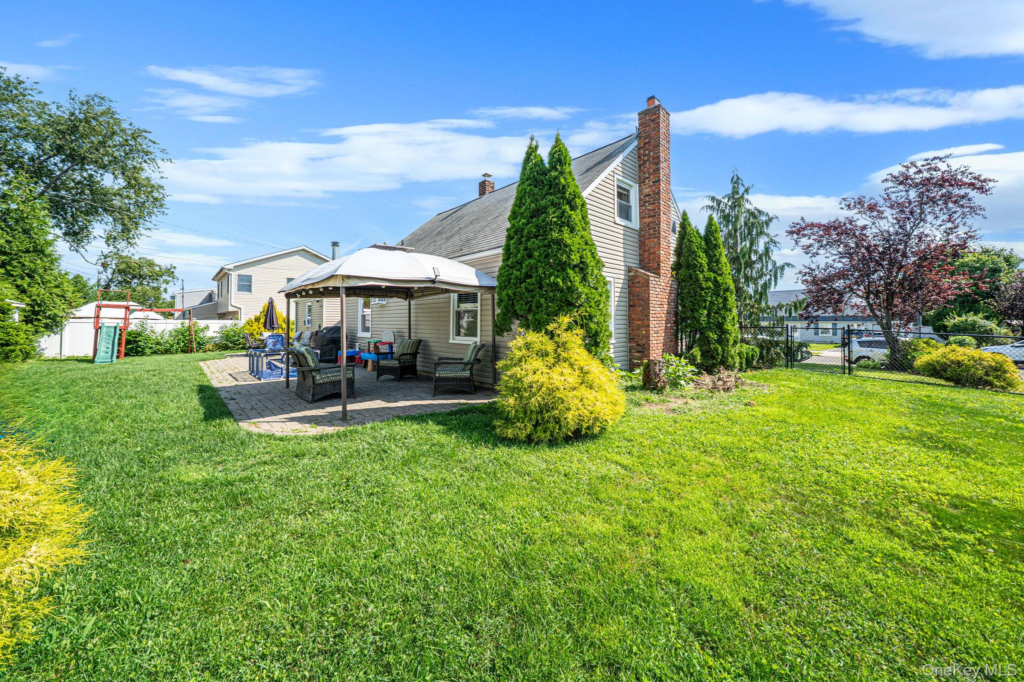 96 Slate Ln, Levittown, NY 11756 photo