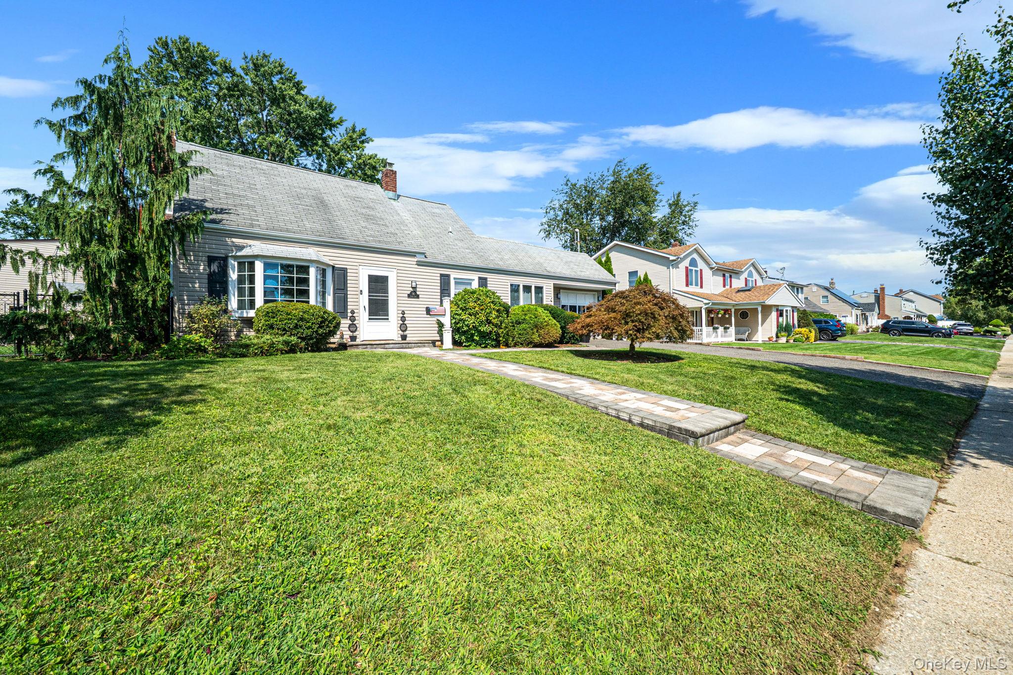 96 Slate Ln, Levittown, NY 11756 photo