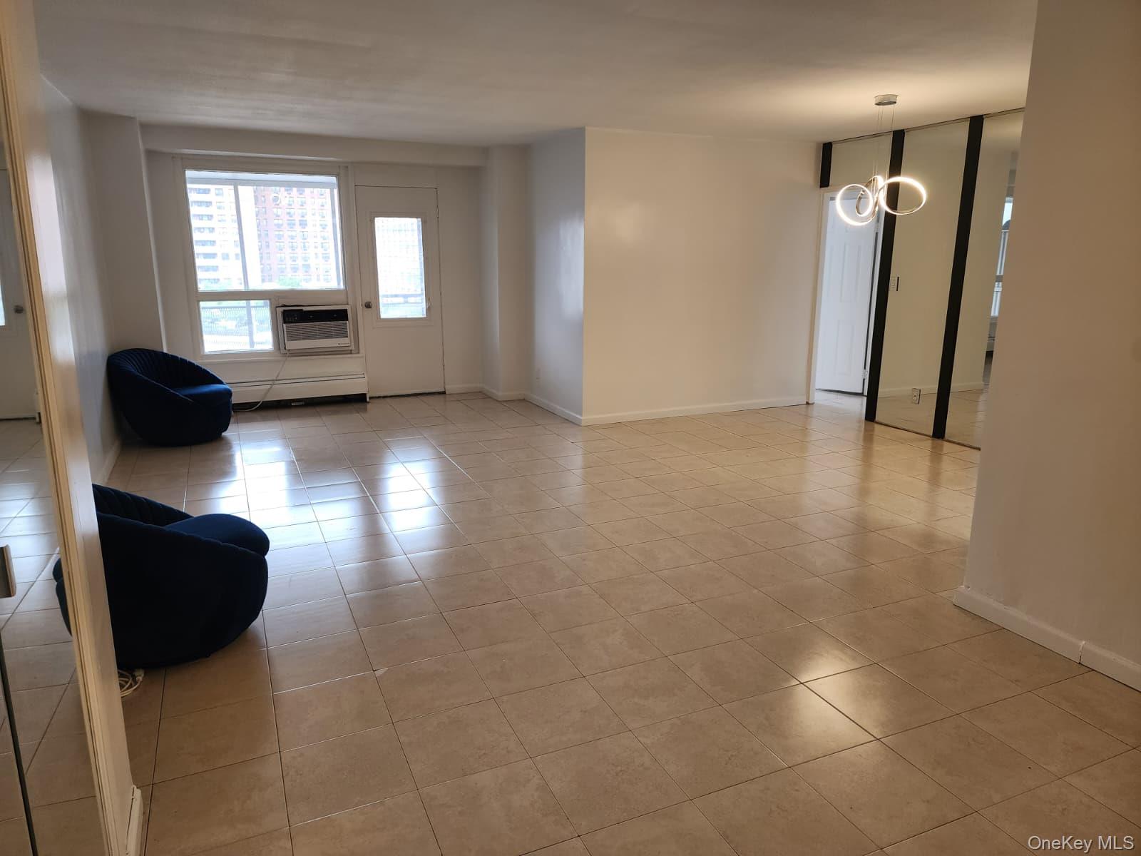 61 15 98th St #5 E, Rego Park, NY 11374 photo