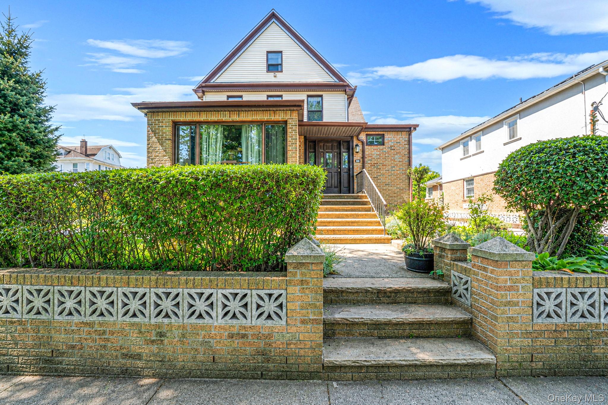646 Clintonville St, Whitestone, NY 11357