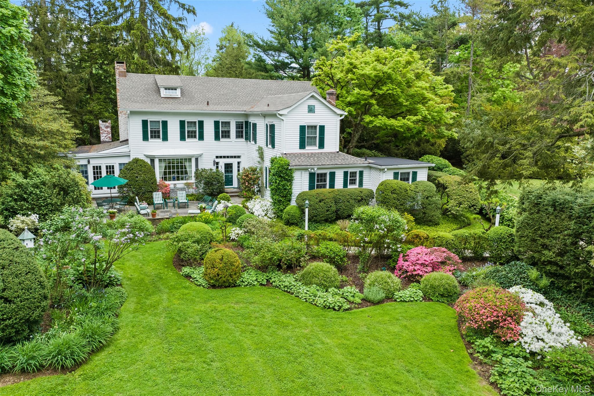 94 Ryefield Rd, Locust Valley, NY 11560